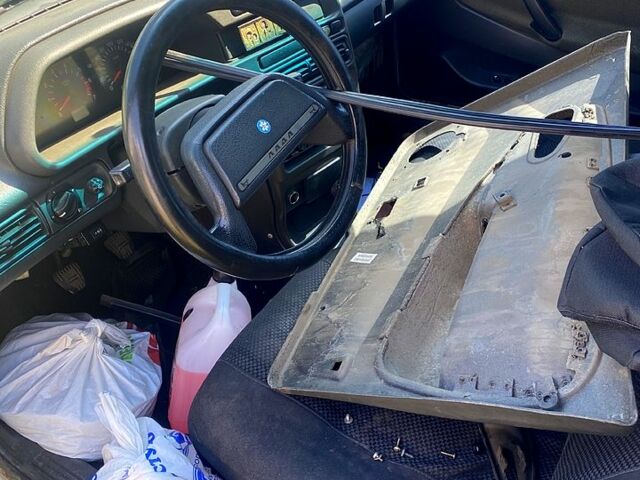 Серый ВАЗ 2115 Самара, объемом двигателя 1.5 л и пробегом 240 тыс. км за 1150 $, фото 3 на Automoto.ua