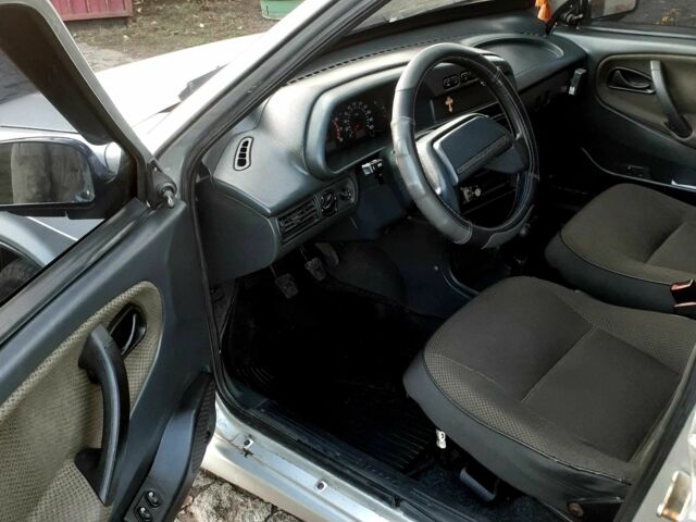 Серый ВАЗ 2115 Самара, объемом двигателя 1.5 л и пробегом 200 тыс. км за 2250 $, фото 5 на Automoto.ua