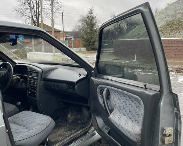 Серый ВАЗ 2115 Самара, объемом двигателя 1.6 л и пробегом 220 тыс. км за 2200 $, фото 5 на Automoto.ua