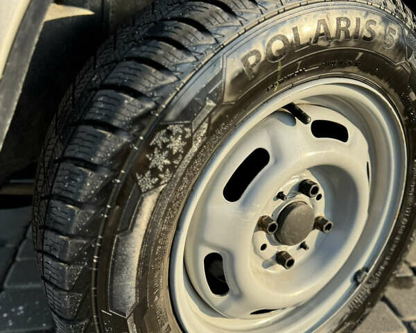 Серый ВАЗ 2115 Самара, объемом двигателя 1.6 л и пробегом 200 тыс. км за 2100 $, фото 9 на Automoto.ua