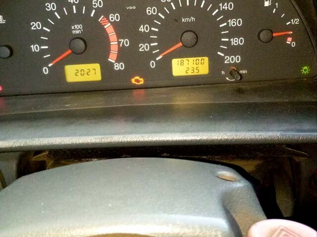 Серый ВАЗ 2115 Самара, объемом двигателя 1.6 л и пробегом 187 тыс. км за 2600 $, фото 5 на Automoto.ua