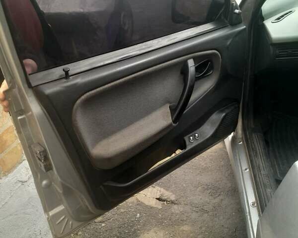 Серый ВАЗ 2115 Самара, объемом двигателя 1.6 л и пробегом 200 тыс. км за 1800 $, фото 4 на Automoto.ua