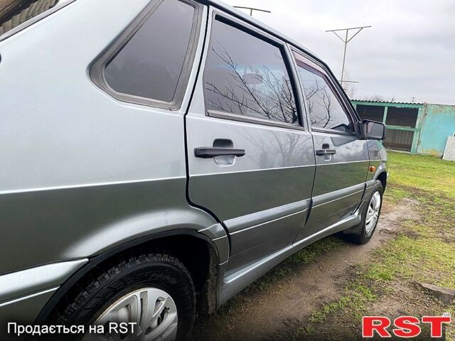 Серый ВАЗ 2115 Самара, объемом двигателя 1.6 л и пробегом 230 тыс. км за 2600 $, фото 2 на Automoto.ua