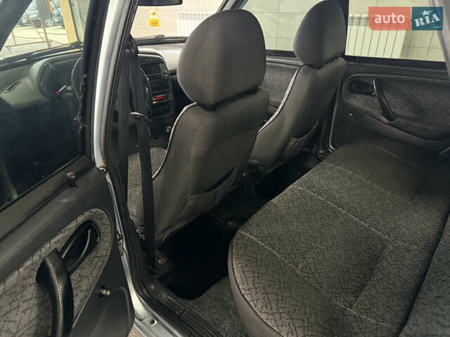 Серый ВАЗ 2115 Самара, объемом двигателя 1.6 л и пробегом 281 тыс. км за 2250 $, фото 9 на Automoto.ua