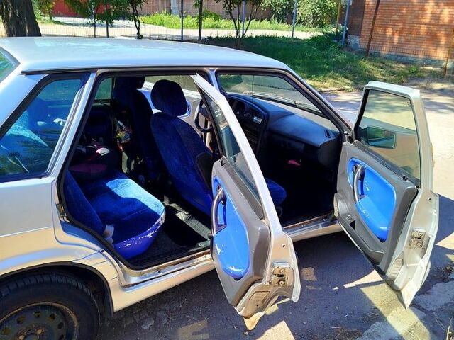 Серый ВАЗ 2115 Самара, объемом двигателя 1.6 л и пробегом 207 тыс. км за 1500 $, фото 2 на Automoto.ua