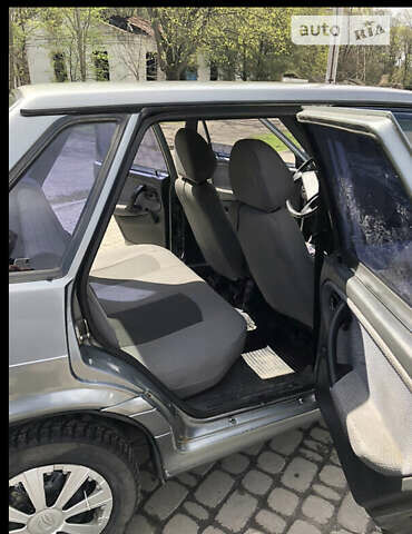 Серый ВАЗ 2115 Самара, объемом двигателя 1.6 л и пробегом 305 тыс. км за 1900 $, фото 5 на Automoto.ua