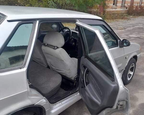 Серый ВАЗ 2115 Самара, объемом двигателя 1.5 л и пробегом 180 тыс. км за 1200 $, фото 3 на Automoto.ua
