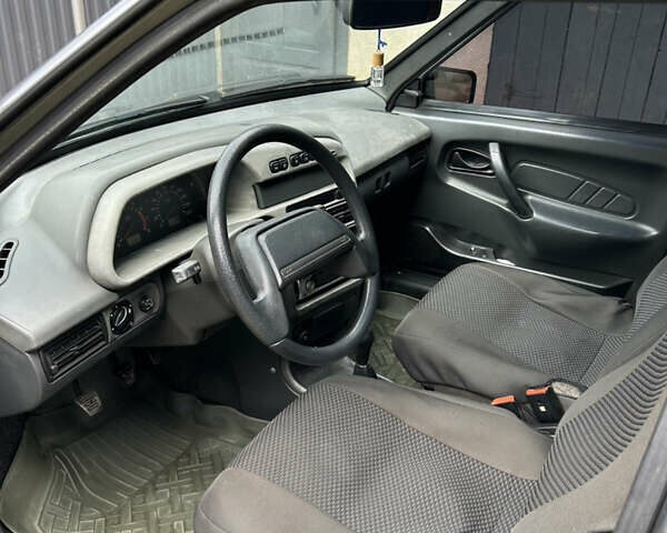 Серый ВАЗ 2115 Самара, объемом двигателя 1.6 л и пробегом 115 тыс. км за 1600 $, фото 5 на Automoto.ua