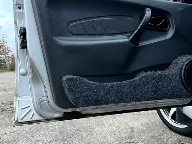 Серый ВАЗ 2115 Самара, объемом двигателя 1.6 л и пробегом 200 тыс. км за 2100 $, фото 12 на Automoto.ua