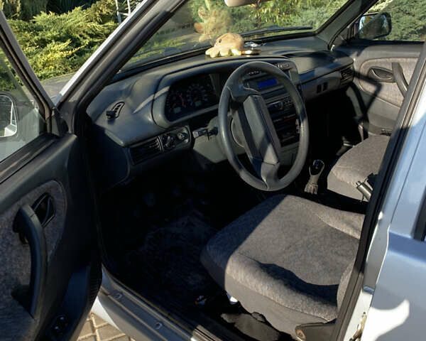 Серый ВАЗ 2115 Самара, объемом двигателя 1.6 л и пробегом 180 тыс. км за 1550 $, фото 5 на Automoto.ua