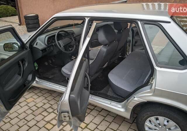 Серый ВАЗ 2115 Самара, объемом двигателя 1.6 л и пробегом 69 тыс. км за 3200 $, фото 17 на Automoto.ua