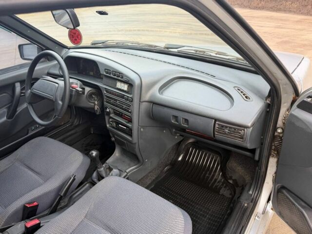 Серый ВАЗ 2115 Самара, объемом двигателя 1.6 л и пробегом 198 тыс. км за 1750 $, фото 6 на Automoto.ua