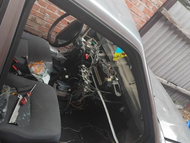 Сірий ВАЗ 2115 Самара, об'ємом двигуна 1.6 л та пробігом 80 тис. км за 713 $, фото 2 на Automoto.ua