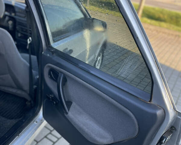 Сірий ВАЗ 2115 Самара, об'ємом двигуна 1.6 л та пробігом 250 тис. км за 1650 $, фото 13 на Automoto.ua