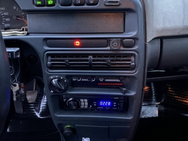 Серый ВАЗ 2115 Самара, объемом двигателя 1.6 л и пробегом 294 тыс. км за 3000 $, фото 3 на Automoto.ua