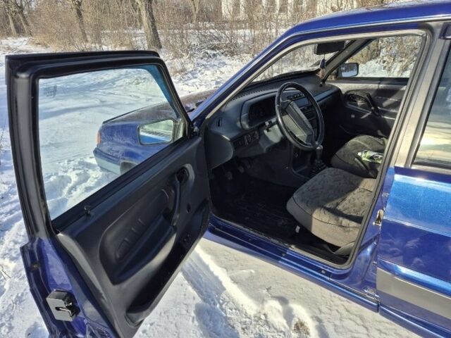 Синий ВАЗ 2115 Самара, объемом двигателя 1.5 л и пробегом 160 тыс. км за 1900 $, фото 5 на Automoto.ua