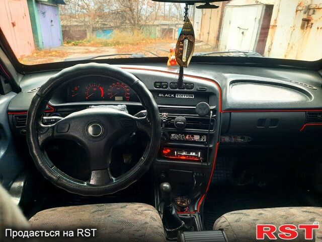 Зеленый ВАЗ 2115 Самара, объемом двигателя 1.5 л и пробегом 200 тыс. км за 2000 $, фото 7 на Automoto.ua
