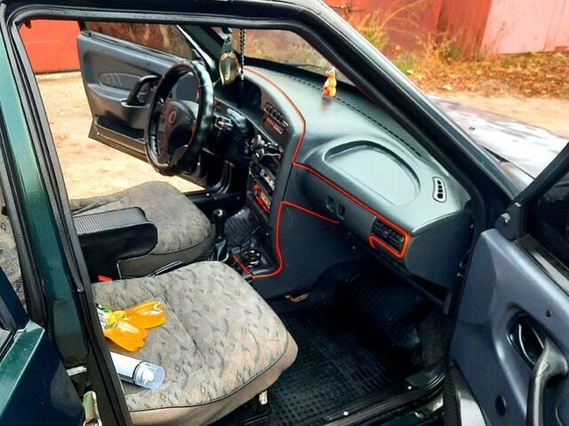 Зеленый ВАЗ 2115 Самара, объемом двигателя 1.5 л и пробегом 200 тыс. км за 2000 $, фото 9 на Automoto.ua