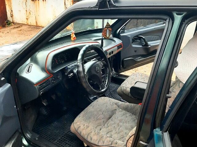 Зеленый ВАЗ 2115 Самара, объемом двигателя 1.5 л и пробегом 200 тыс. км за 2000 $, фото 8 на Automoto.ua