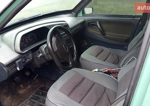 Зелений ВАЗ 2115 Самара, об'ємом двигуна 1.6 л та пробігом 240 тис. км за 1750 $, фото 3 на Automoto.ua