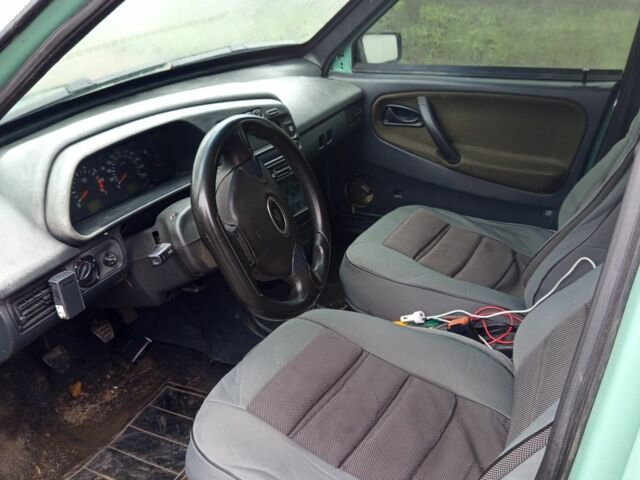 Зелений ВАЗ 2115 Самара, об'ємом двигуна 0 л та пробігом 240 тис. км за 1750 $, фото 4 на Automoto.ua