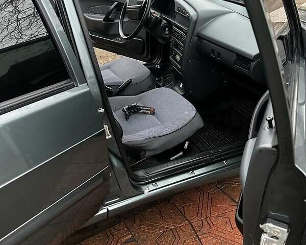 Зеленый ВАЗ 2115 Самара, объемом двигателя 1.6 л и пробегом 140 тыс. км за 3200 $, фото 5 на Automoto.ua