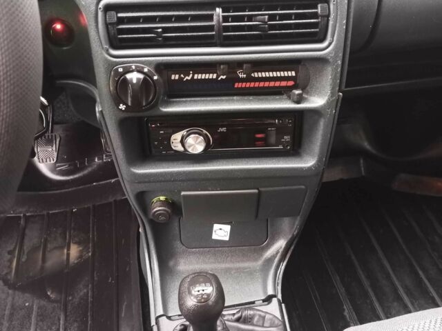 Зелений ВАЗ 2115 Самара, об'ємом двигуна 1.6 л та пробігом 47 тис. км за 3200 $, фото 4 на Automoto.ua