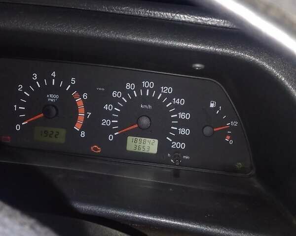 Зеленый ВАЗ 2115 Самара, объемом двигателя 1.6 л и пробегом 190 тыс. км за 1500 $, фото 8 на Automoto.ua