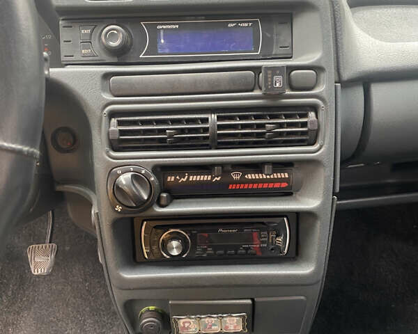 Зелений ВАЗ 2115 Самара, об'ємом двигуна 1.6 л та пробігом 154 тис. км за 2500 $, фото 3 на Automoto.ua