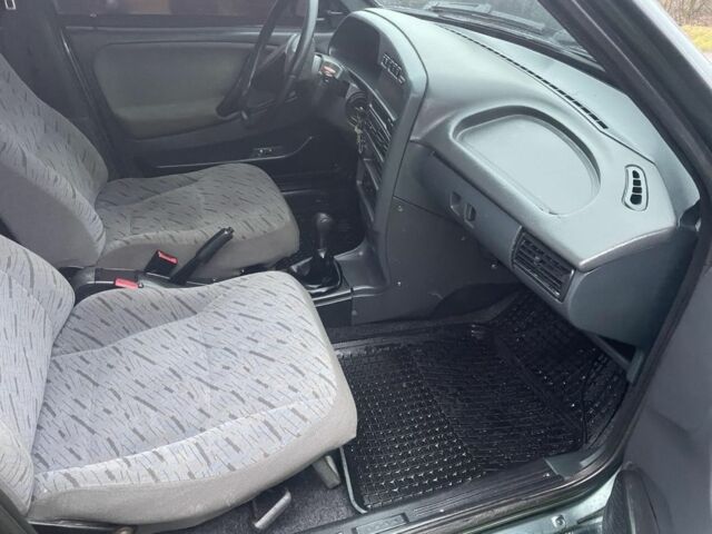 Зеленый ВАЗ 2115 Самара, объемом двигателя 1.6 л и пробегом 210 тыс. км за 2400 $, фото 4 на Automoto.ua