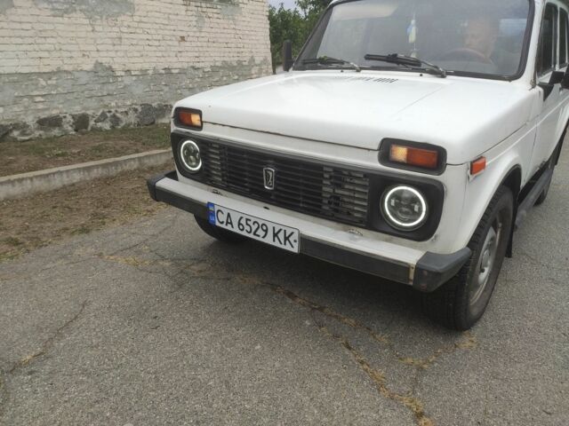 Белый ВАЗ 2121, объемом двигателя 1.6 л и пробегом 86 тыс. км за 1700 $, фото 2 на Automoto.ua