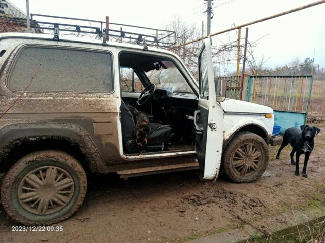 Белый ВАЗ 2121, объемом двигателя 1.6 л и пробегом 400 тыс. км за 1300 $, фото 7 на Automoto.ua