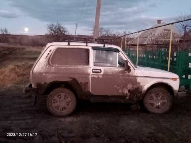 Белый ВАЗ 2121, объемом двигателя 1.6 л и пробегом 400 тыс. км за 1300 $, фото 6 на Automoto.ua