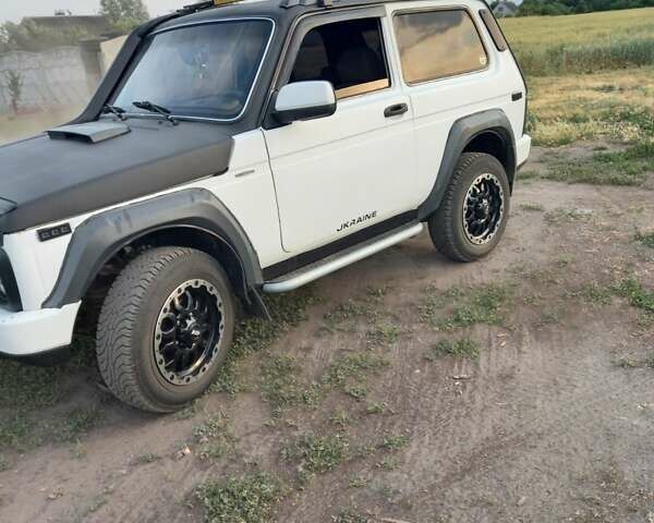 Білий ВАЗ 2121 Нива, об'ємом двигуна 1.7 л та пробігом 135 тис. км за 4000 $, фото 20 на Automoto.ua