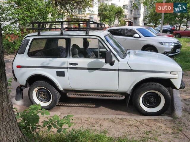 Белый ВАЗ 2121 Нива, объемом двигателя 1.6 л и пробегом 60 тыс. км за 2500 $, фото 2 на Automoto.ua
