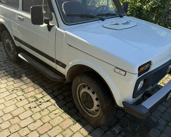 Білий ВАЗ 2121 Нива, об'ємом двигуна 1.6 л та пробігом 5 тис. км за 3200 $, фото 1 на Automoto.ua