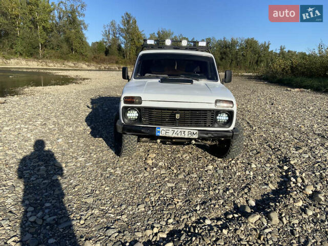 Белый ВАЗ 2121 Нива, объемом двигателя 1.6 л и пробегом 244 тыс. км за 2550 $, фото 1 на Automoto.ua