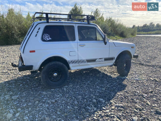 Белый ВАЗ 2121 Нива, объемом двигателя 1.6 л и пробегом 244 тыс. км за 2550 $, фото 7 на Automoto.ua