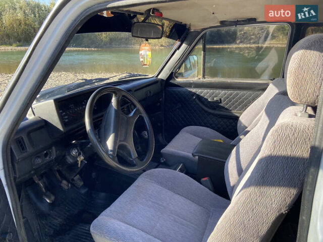 Белый ВАЗ 2121 Нива, объемом двигателя 1.6 л и пробегом 244 тыс. км за 2550 $, фото 4 на Automoto.ua