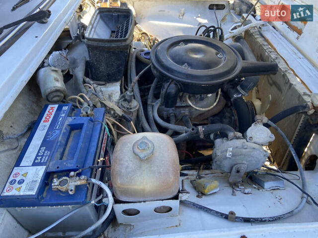 Белый ВАЗ 2121 Нива, объемом двигателя 1.6 л и пробегом 244 тыс. км за 2550 $, фото 2 на Automoto.ua