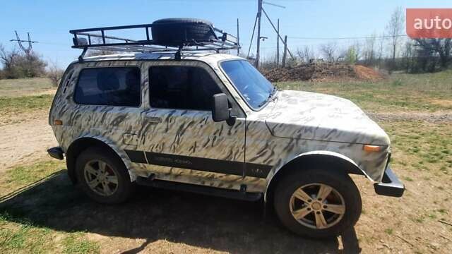 Белый ВАЗ 2121 Нива, объемом двигателя 1.9 л и пробегом 100 тыс. км за 3000 $, фото 1 на Automoto.ua