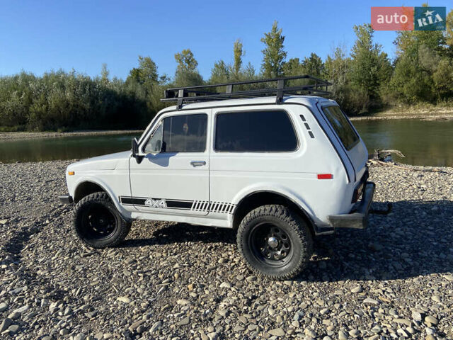 Белый ВАЗ 2121 Нива, объемом двигателя 1.6 л и пробегом 244 тыс. км за 2550 $, фото 5 на Automoto.ua