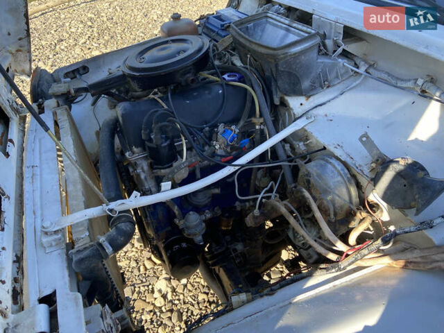 Белый ВАЗ 2121 Нива, объемом двигателя 1.6 л и пробегом 244 тыс. км за 2550 $, фото 3 на Automoto.ua