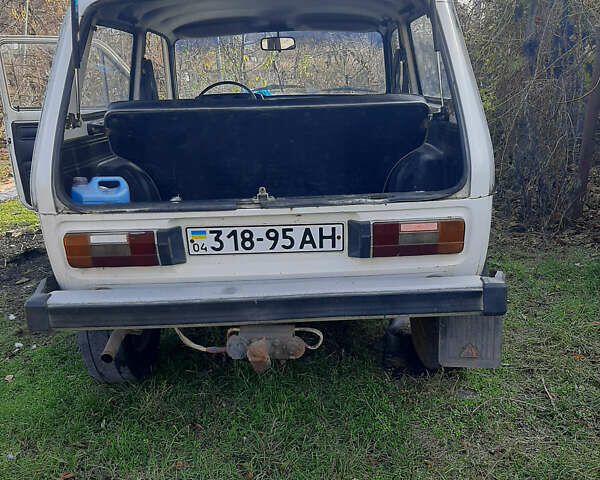 Белый ВАЗ 2121 Нива, объемом двигателя 1.6 л и пробегом 700 тыс. км за 1250 $, фото 2 на Automoto.ua