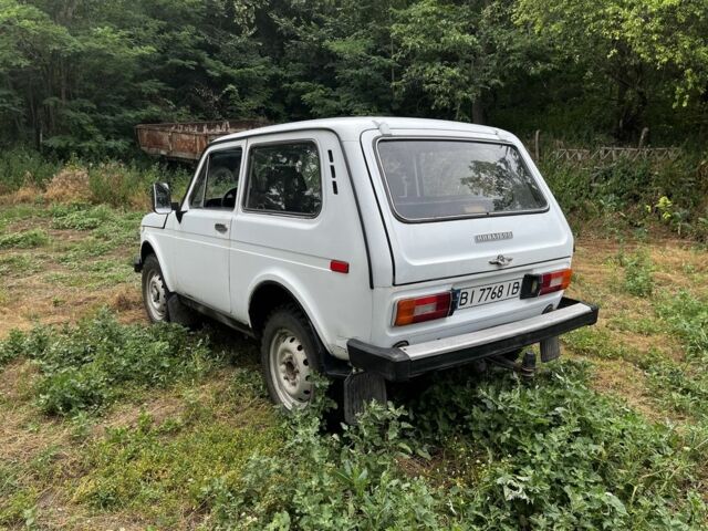 Білий ВАЗ 2121, об'ємом двигуна 1.6 л та пробігом 55 тис. км за 2100 $, фото 3 на Automoto.ua