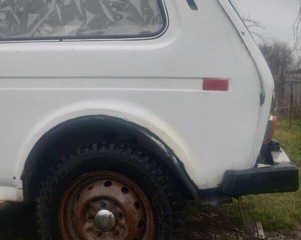 Білий ВАЗ 2121 Нива, об'ємом двигуна 1.6 л та пробігом 10 тис. км за 3000 $, фото 6 на Automoto.ua