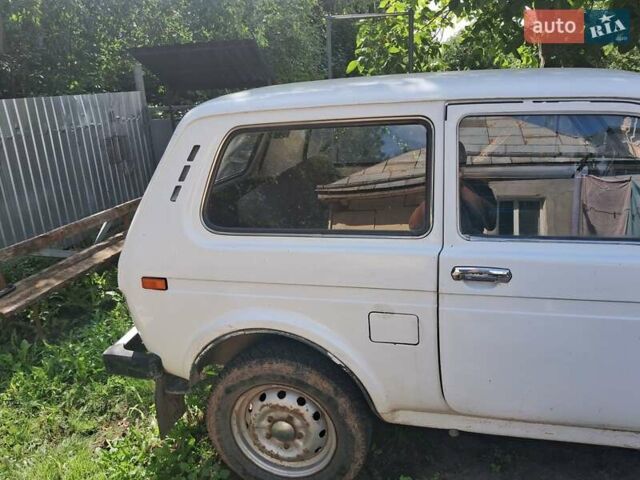 Білий ВАЗ 2121 Нива, об'ємом двигуна 1.6 л та пробігом 100 тис. км за 1300 $, фото 6 на Automoto.ua