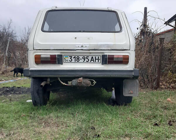 Белый ВАЗ 2121 Нива, объемом двигателя 1.6 л и пробегом 700 тыс. км за 1250 $, фото 3 на Automoto.ua