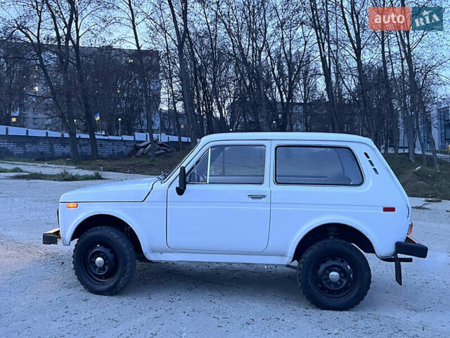 Белый ВАЗ 2121 Нива, объемом двигателя 1.5 л и пробегом 1 тыс. км за 2100 $, фото 6 на Automoto.ua
