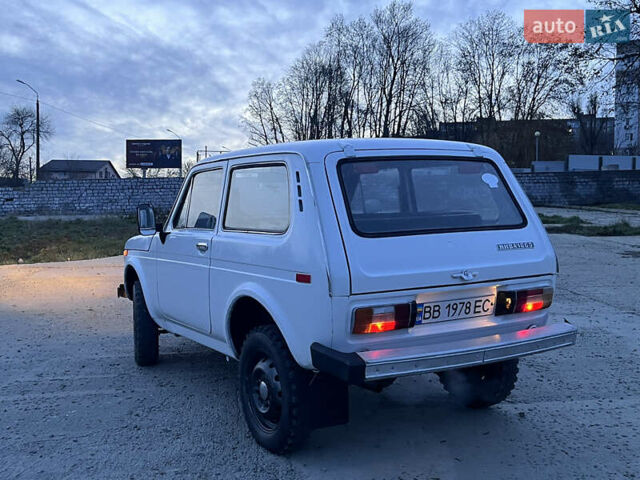 Белый ВАЗ 2121 Нива, объемом двигателя 1.5 л и пробегом 1 тыс. км за 2100 $, фото 3 на Automoto.ua